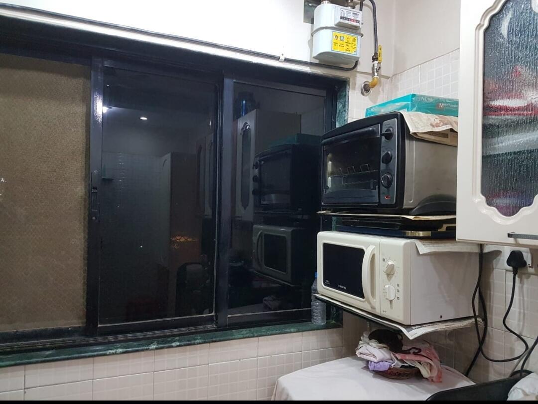 1 BHK Semi Furnished in Bunch Berry , Andheri West